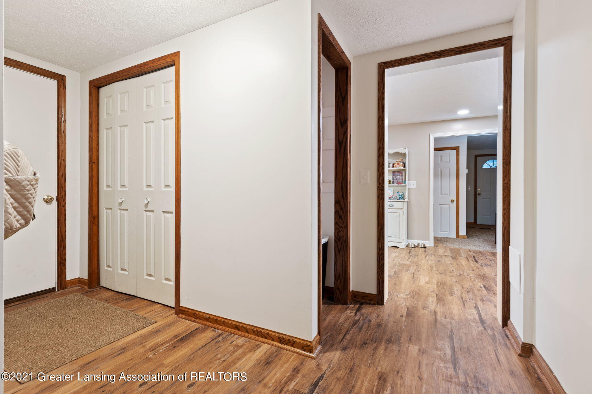 14656 Center Road Bath, MI 48808 - Photo 8 of 13 Entry way