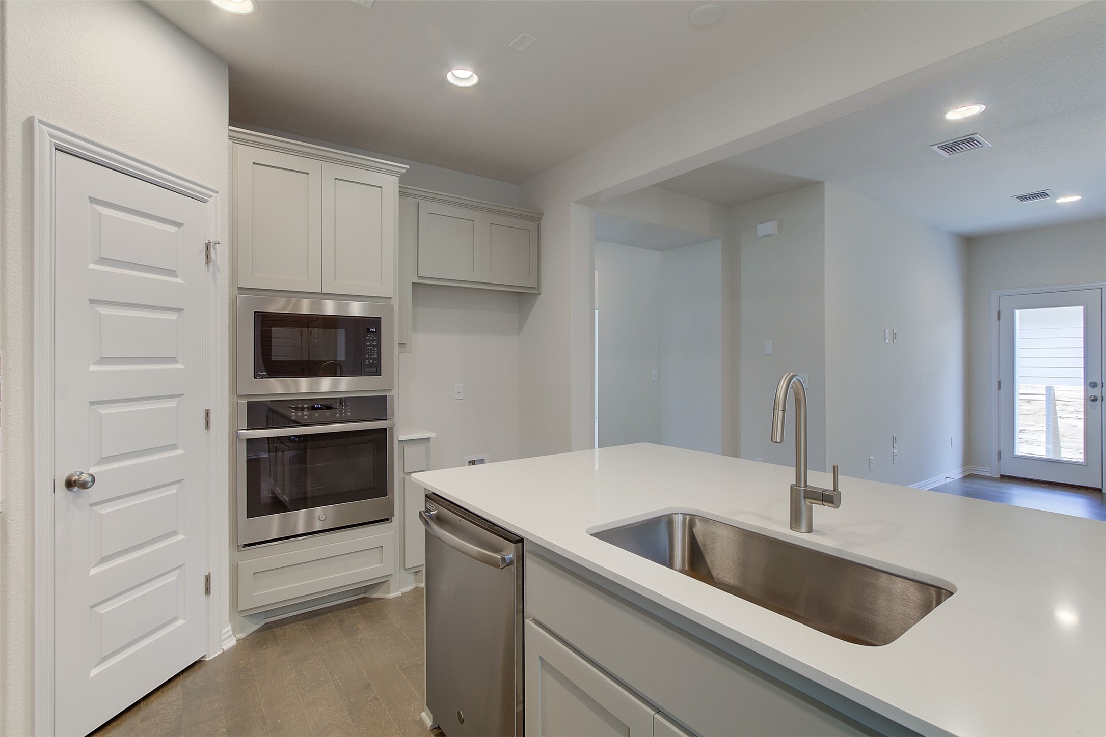 8729 Belknap Rd. Austin, TX 78747 - Photo 13 of 31