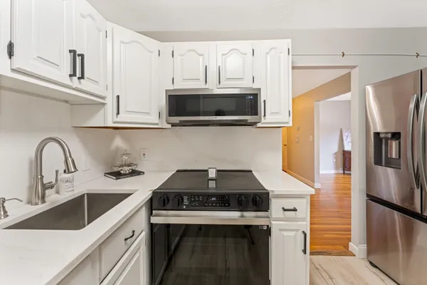 $289,890 | 4 Brook Road, Unit 8, Salem, NH 03079