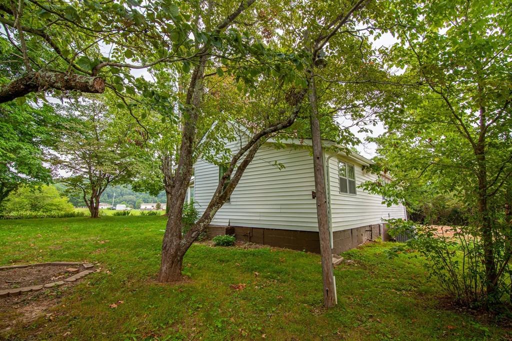 2974 Doran Road Sparta, TN 38583 - Photo 23 of 26 Side of Home