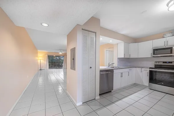 $1,850 | 901 Southwest 141st Avenue, Unit 406M, Pembroke Pines, FL 33027