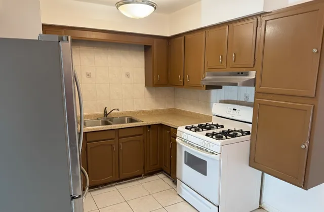 $1,500 | 255 East Oak Street, Unit 8, Addison, IL 60101
