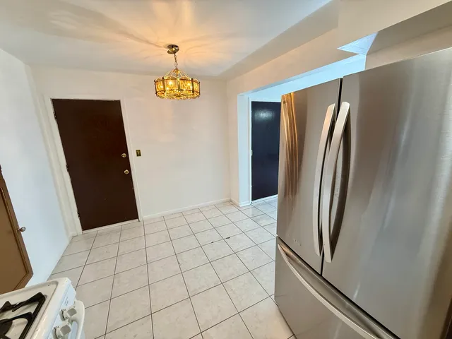 $1,500 | 255 East Oak Street, Unit 8, Addison, IL 60101