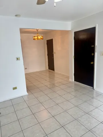 $1,500 | 255 East Oak Street, Unit 8, Addison, IL 60101