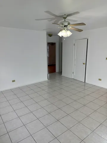 $1,500 | 255 East Oak Street, Unit 8, Addison, IL 60101