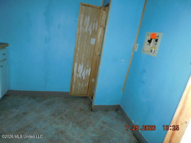 315 Harris Road Grenada, MS 38901 - Photo 11 of 24 Laundry