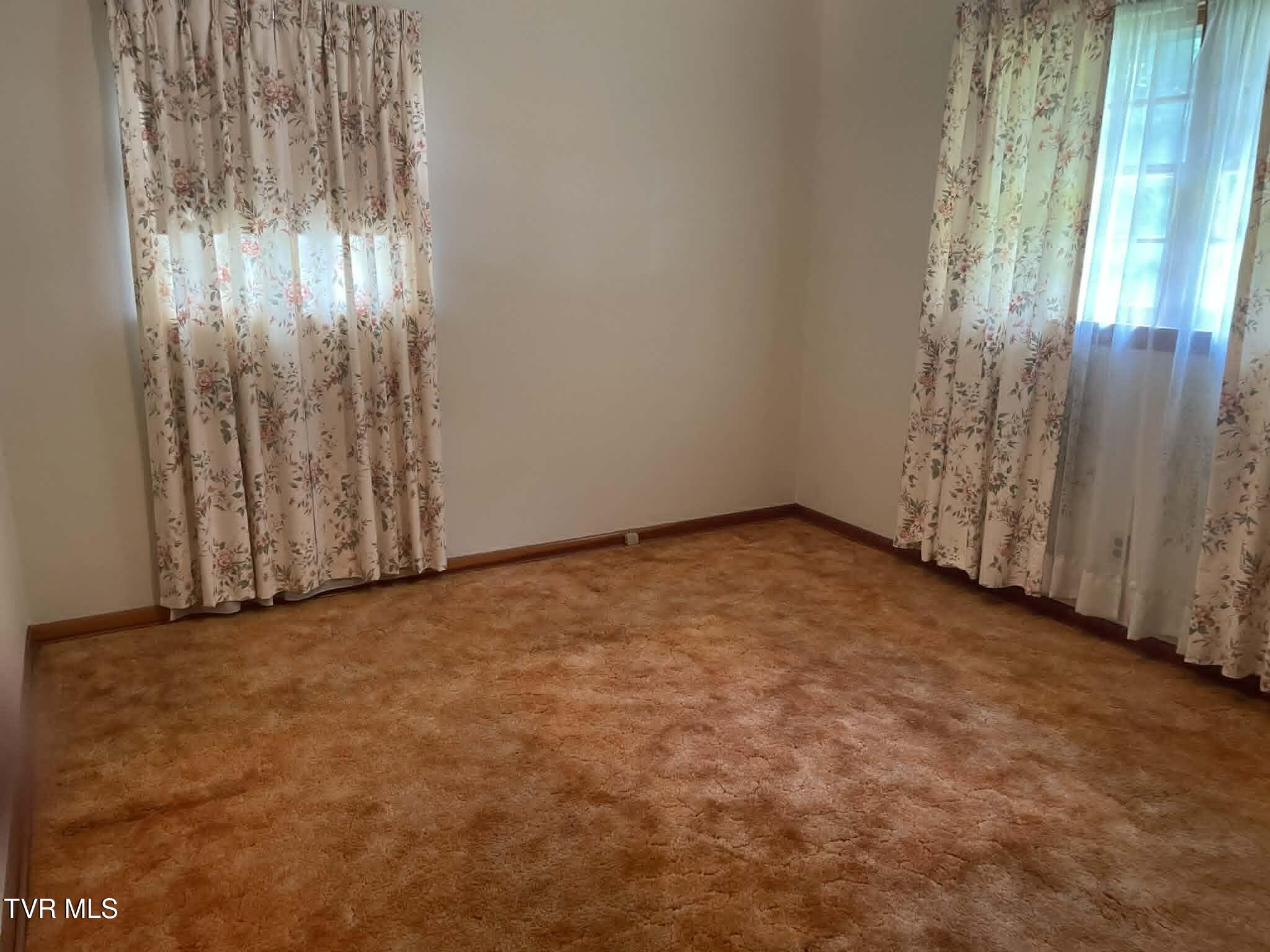 237 Bullock Hollow Road Bristol, TN 37620 - Photo 9 of 10 9036ed73-8068-4cc1-b2ca-1fe48ffb5095