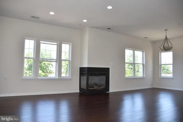 $325,000 | 3032 Bellamy Way, Unit 5, Suitland, MD 20746