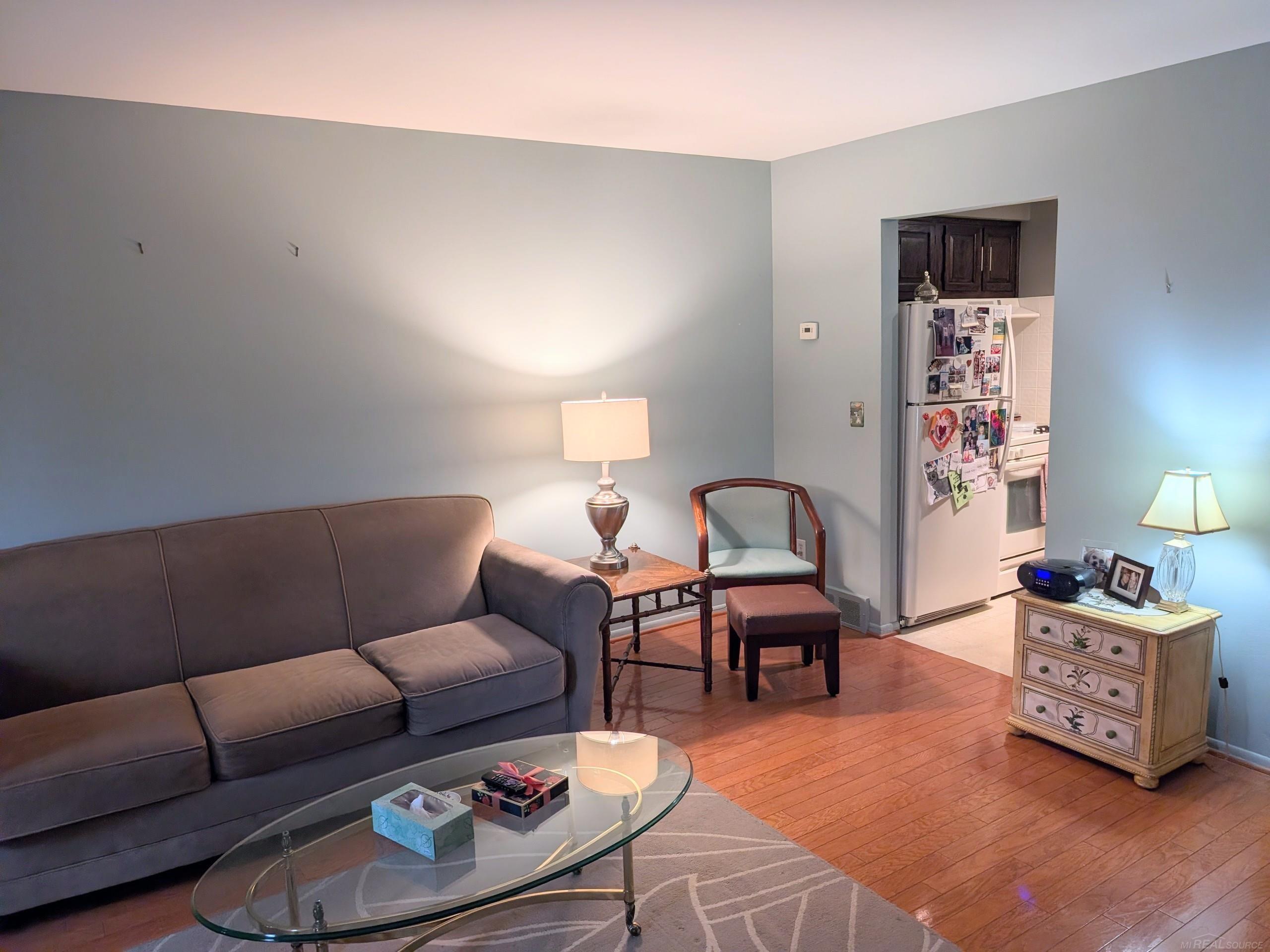4476 15 Mile Road Sterling Heights, MI 48310 - Photo 11 of 43 Living Room