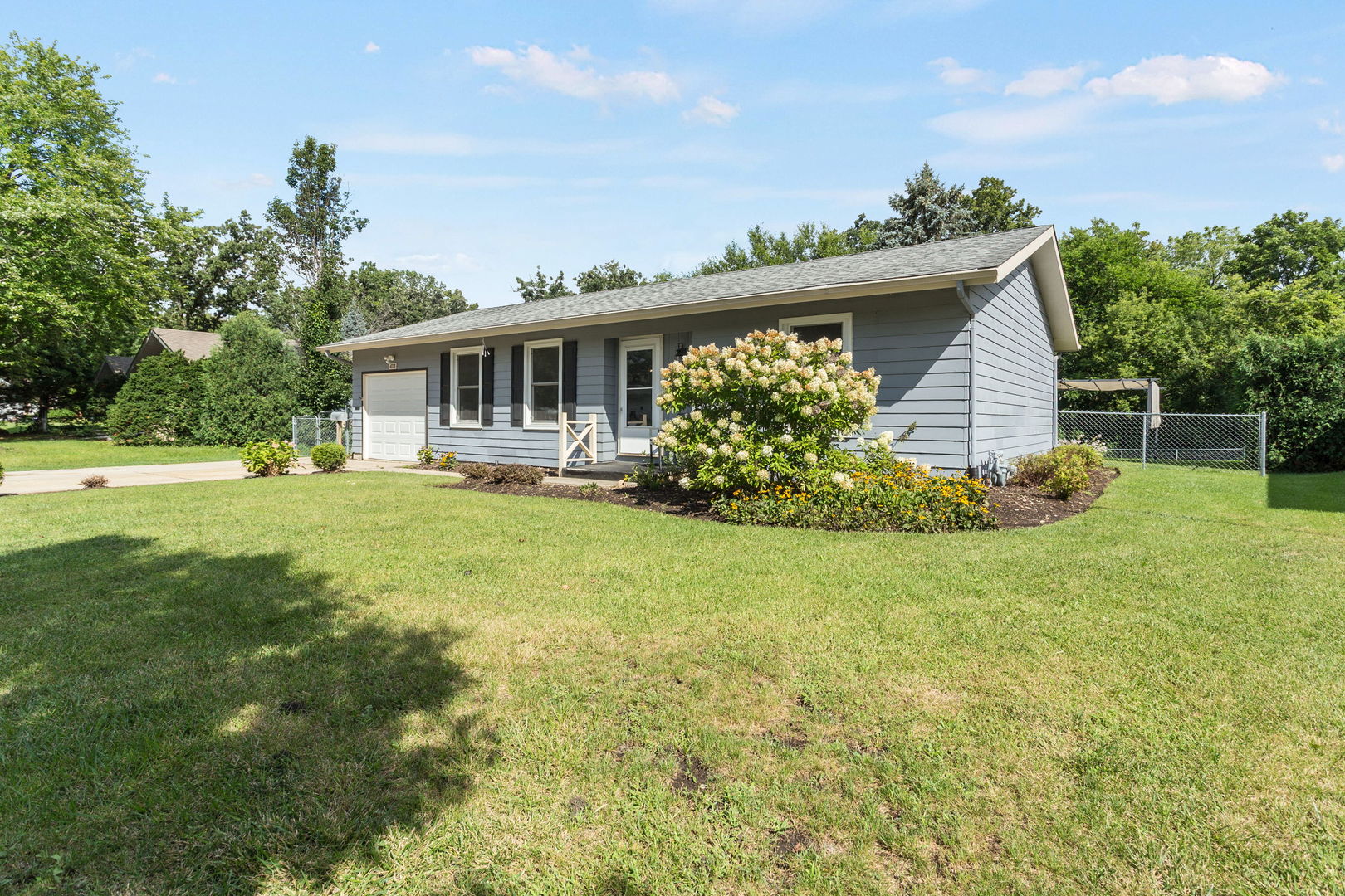 4718 Cumberland Circle McHenry, IL 60050 - Photo 2 of 18