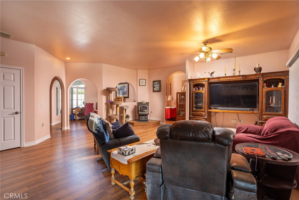 1220 Smoke Tree Road Pinon Hills, CA 92372 - Photo 8 of 46 Great Room