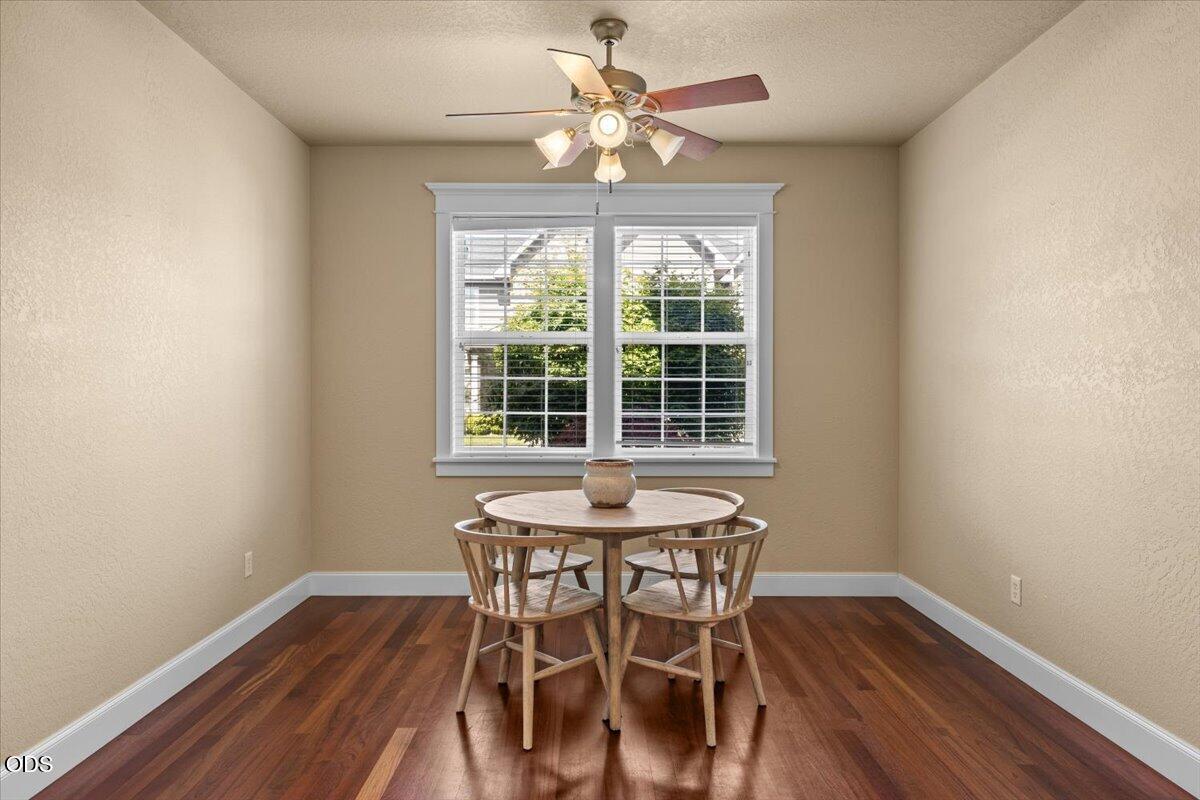 928 Buck Point Street Central Point, OR 97502 - Photo 21 of 43