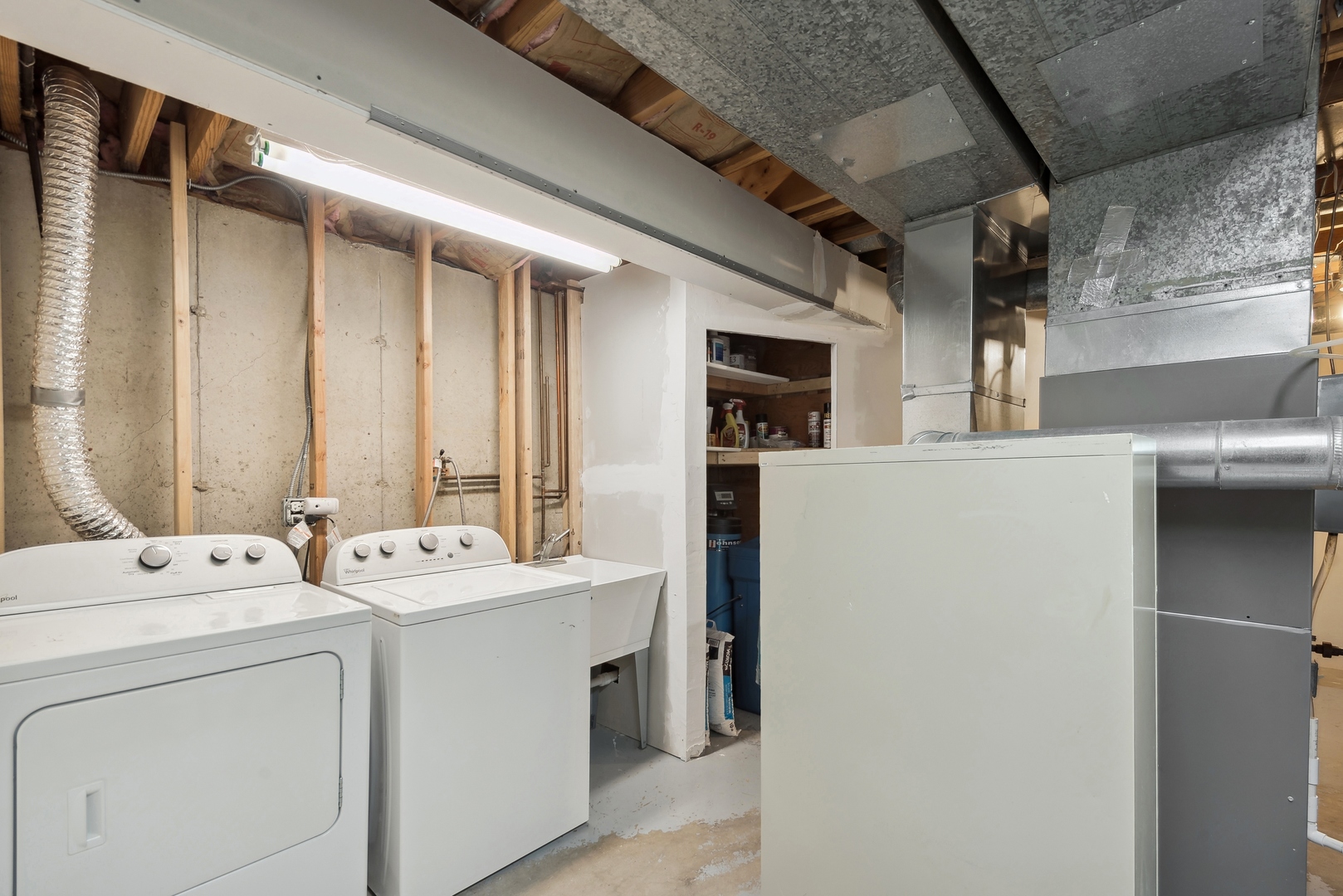 243 South Wulff Street Cary, IL 60013 - Photo 24 of 27 a utility room with dryer and washer