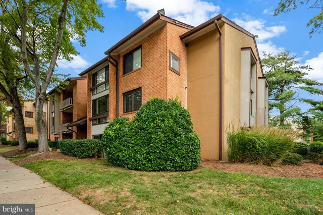 $299,900 | 10208 Bushman Drive, Oakton, VA 22124