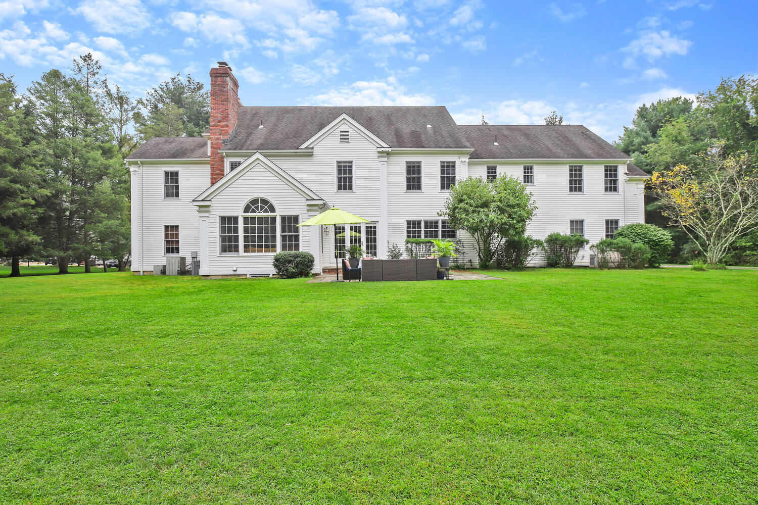 883 Valley Road New Canaan, CT 06840 - Photo 4 of 46 883 Valley Rd New Canaan CT-large-074-00