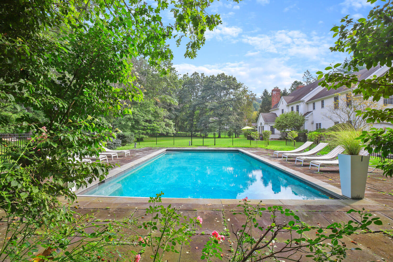883 Valley Road New Canaan, CT 06840 - Photo 5 of 46 883 Valley Rd New Canaan CT-large-071-00
