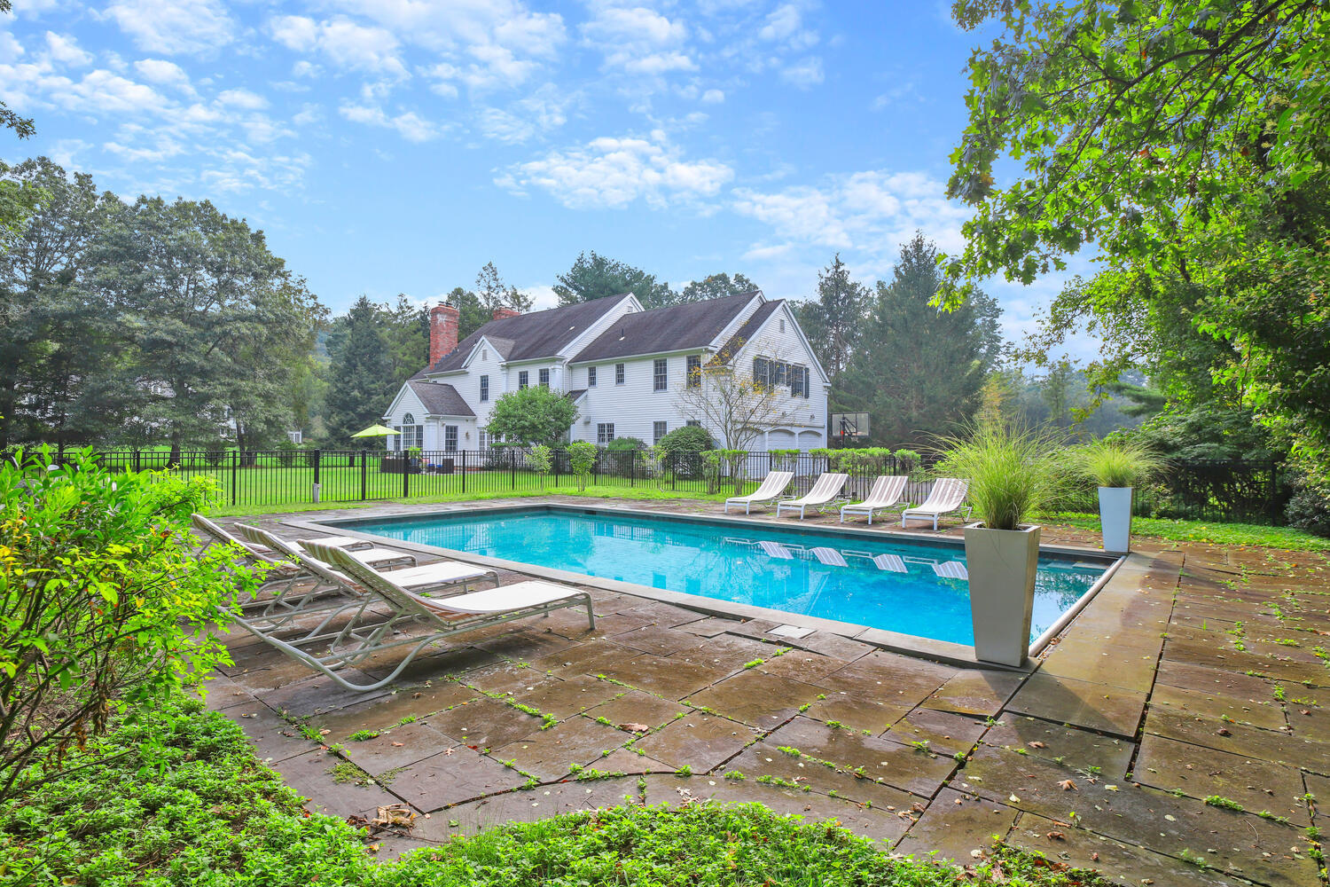 883 Valley Road New Canaan, CT 06840 - Photo 6 of 46 883 Valley Rd New Canaan CT-large-070-00