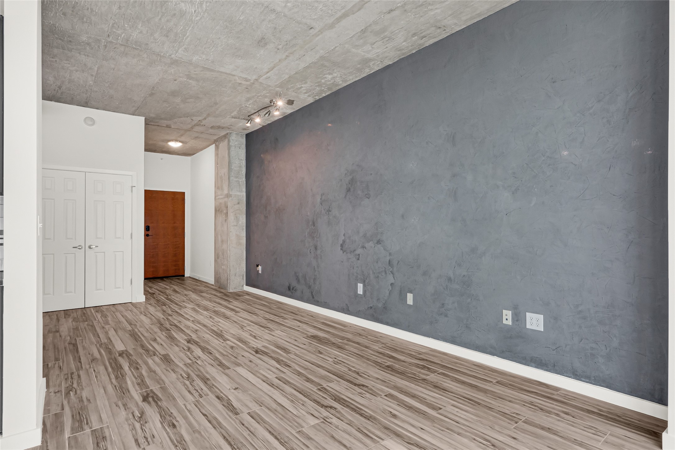 5925 Almeda Road, Unit 11406 Houston, TX 77004 - Photo 17 of 42