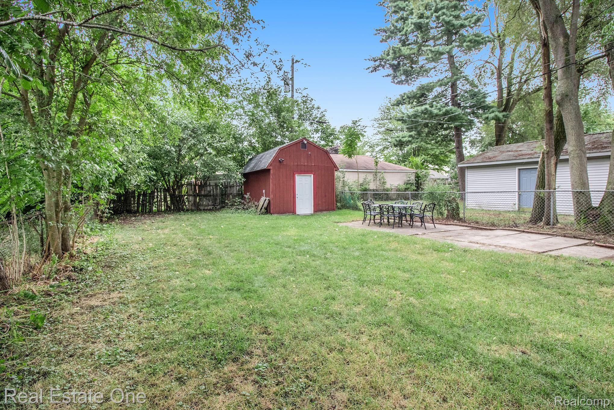 21164 Rensselaer Street Farmington, MI 48336 - Photo 15 of 15 Back Yard.jpg