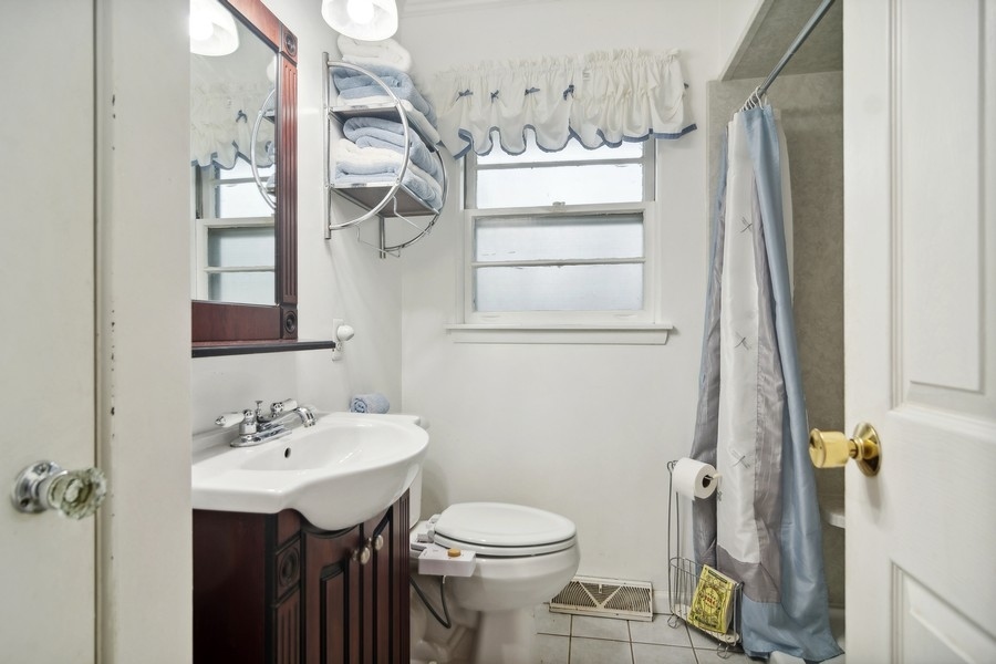 16W360 94th Place Burr Ridge, IL 60527 - Photo 15 of 24 Gallery Image 15