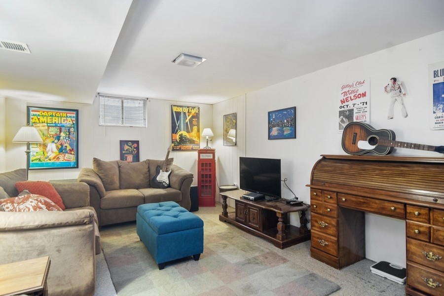 16W360 94th Place Burr Ridge, IL 60527 - Photo 17 of 24 Gallery Image 17