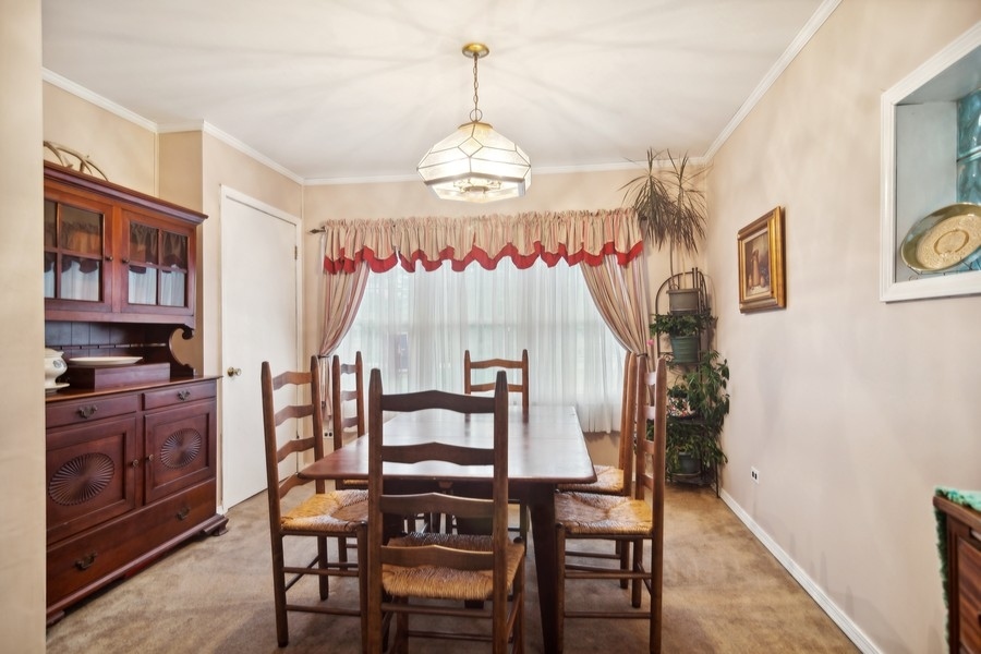 16W360 94th Place Burr Ridge, IL 60527 - Photo 9 of 24 Gallery Image 9