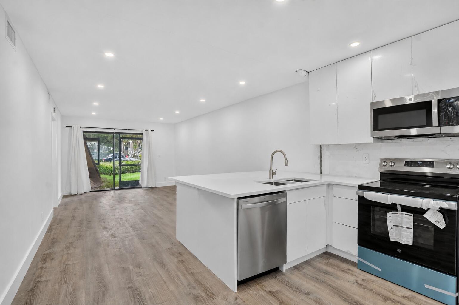 21950 Soundview Terrace, Unit 107 Boca Raton, FL 33433 - Photo 7 of 22 Kirchen pic