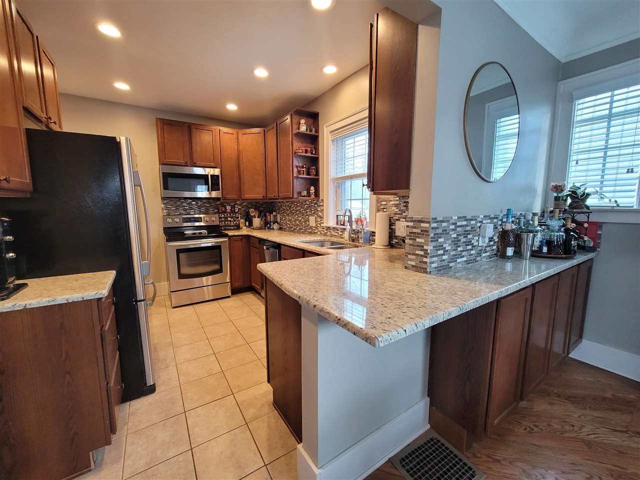 708 Lockwood Road Royal Oak, MI 48067 - Photo 9 of 34