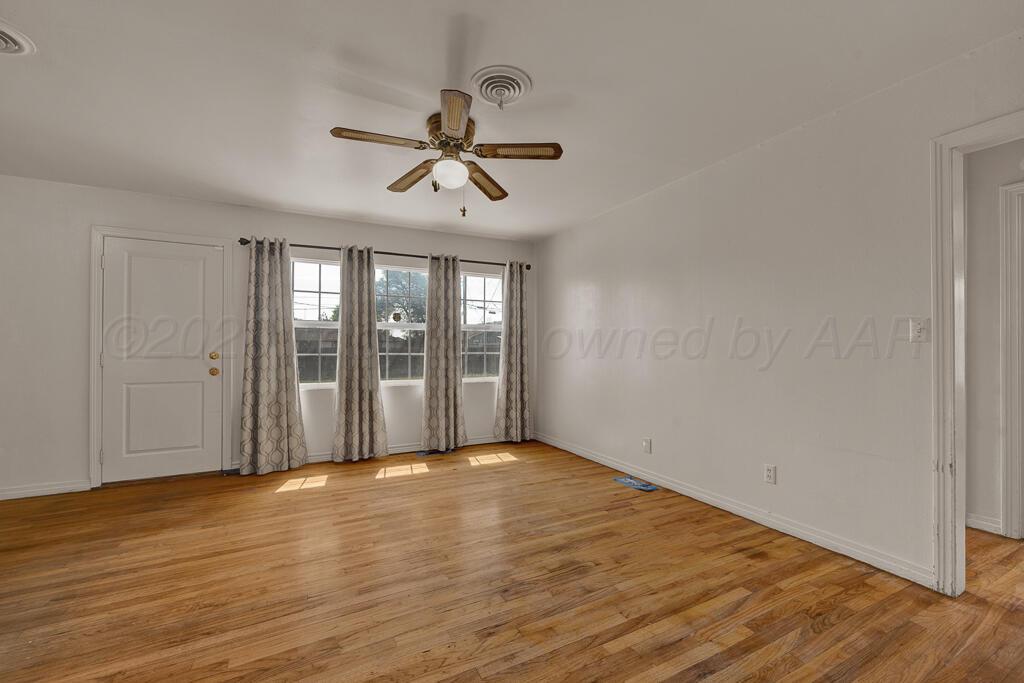 1933 Cedar Street Amarillo, TX 79106 - Photo 5 of 20 living room