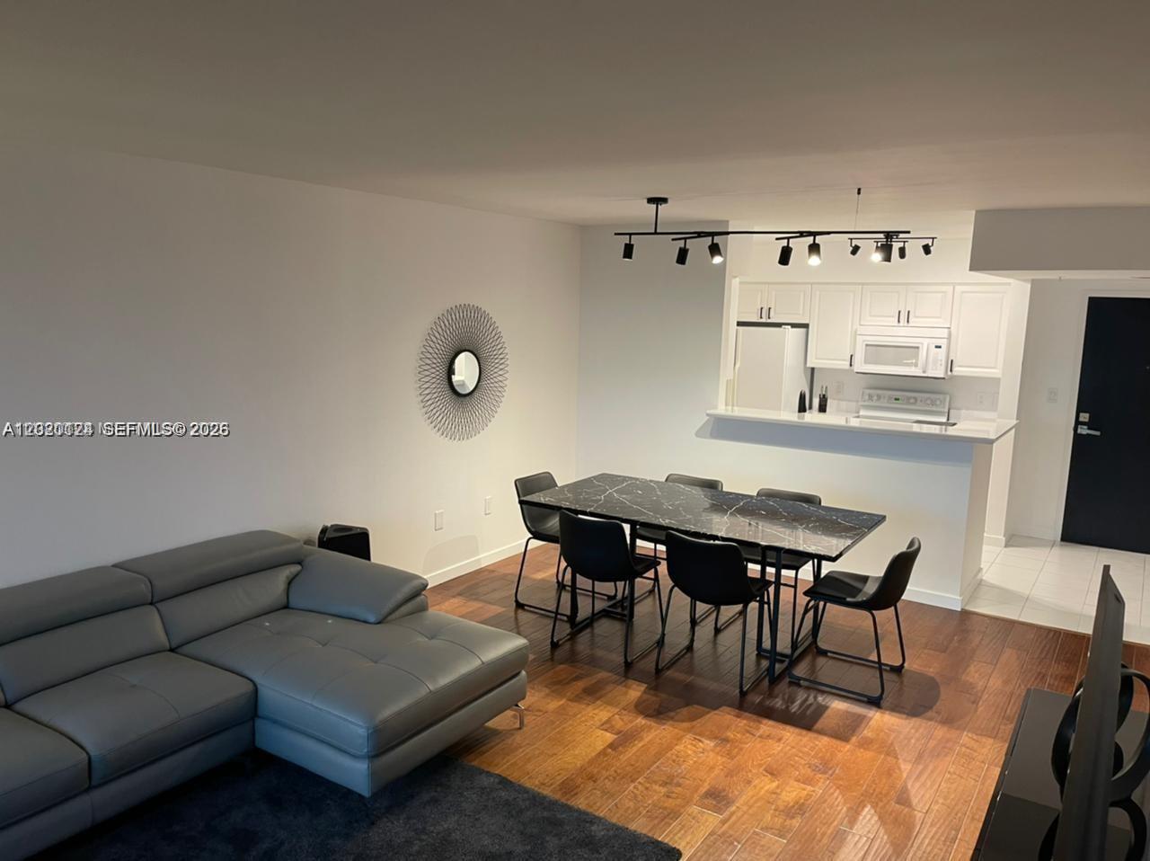 90 Alton Road, Unit 908 Miami Beach, FL 33139 - Photo 4 of 16
