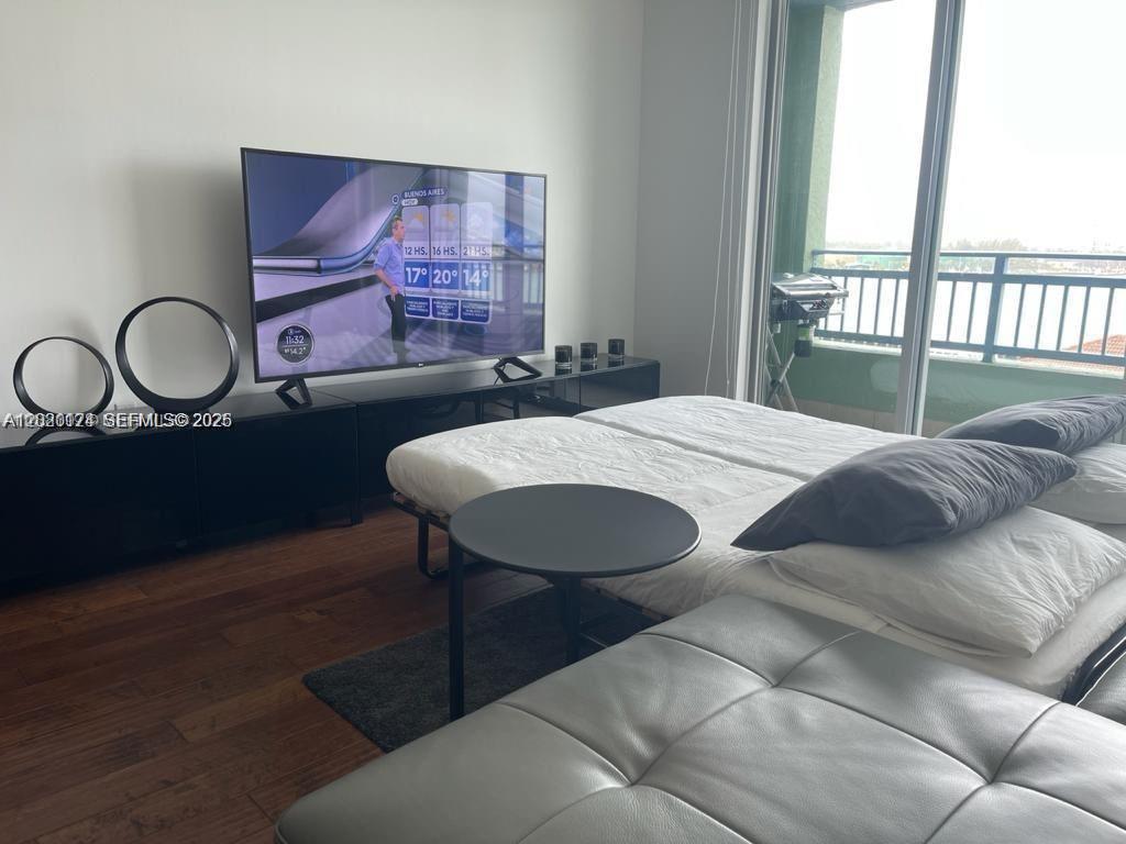 90 Alton Road, Unit 908 Miami Beach, FL 33139 - Photo 5 of 16