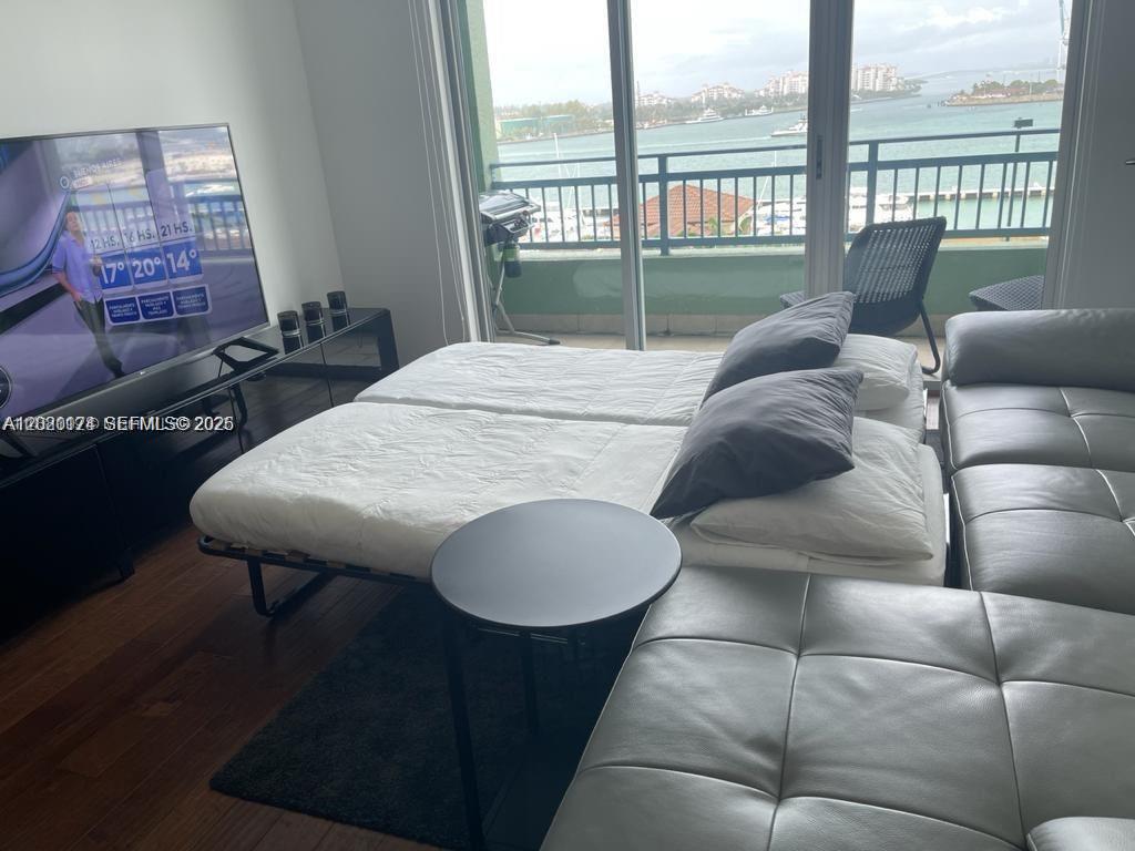 90 Alton Road, Unit 908 Miami Beach, FL 33139 - Photo 6 of 16