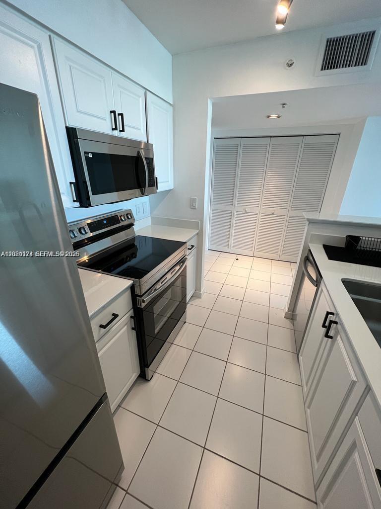 90 Alton Road, Unit 908 Miami Beach, FL 33139 - Photo 10 of 16