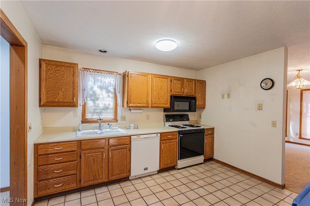8937 Inverrary Warren, OH 44484 - Photo 7 of 29 kitchen