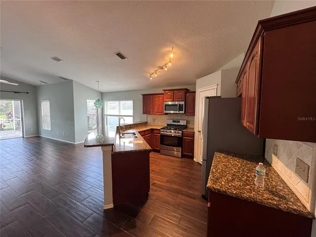 $2,175 | 5722 Tanagerlake Road, Lithia, FL 33547