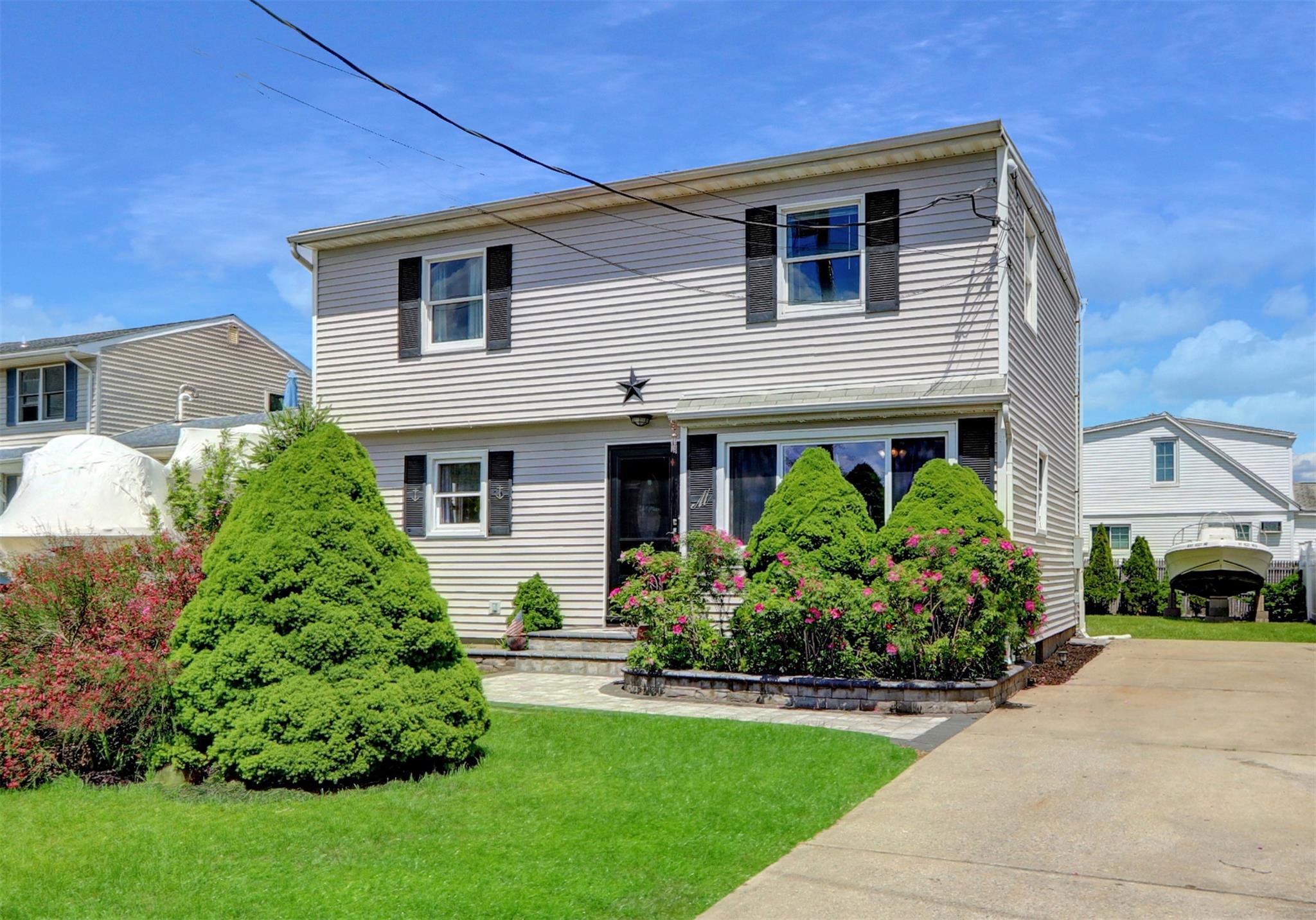 674 Shore Road Lindenhurst, NY 11757 - Photo 1 of 1 Gallery Image 1