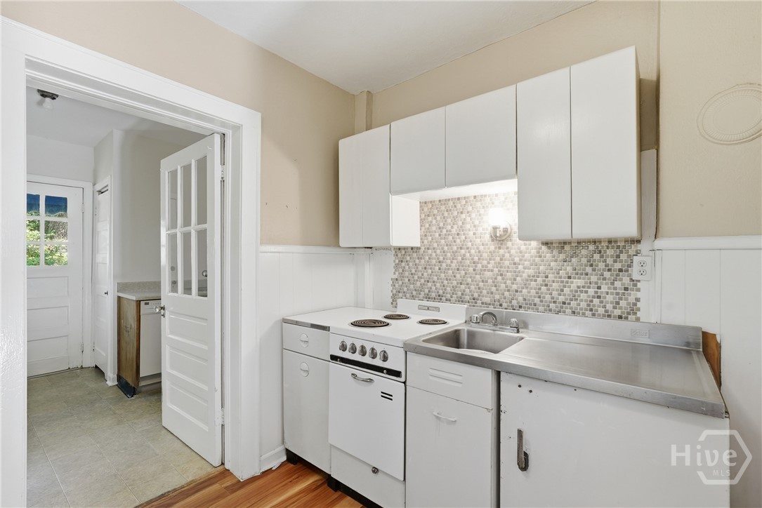 1014 Wilmington Island Road Savannah, GA 31410 - Photo 14 of 58 OLD Kit/Laundry room