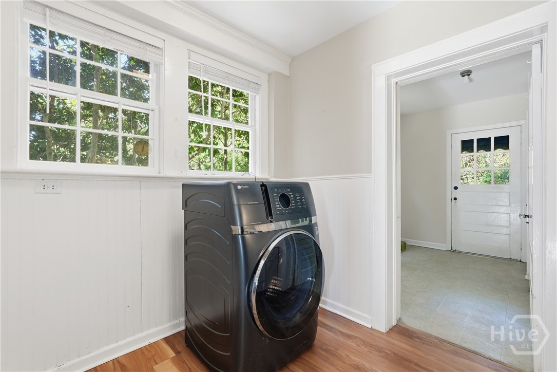 1014 Wilmington Island Road Savannah, GA 31410 - Photo 15 of 58 Laundry room