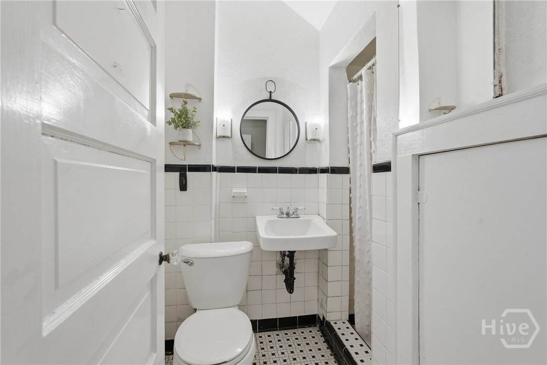 1014 Wilmington Island Road Savannah, GA 31410 - Photo 19 of 58 Downstairs guest bath with shower, off kitchen