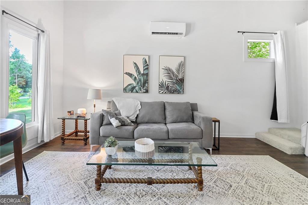 511 East Boyd Road Hogansville, GA 30230 - Photo 26 of 28 a living room with furniture and a rug