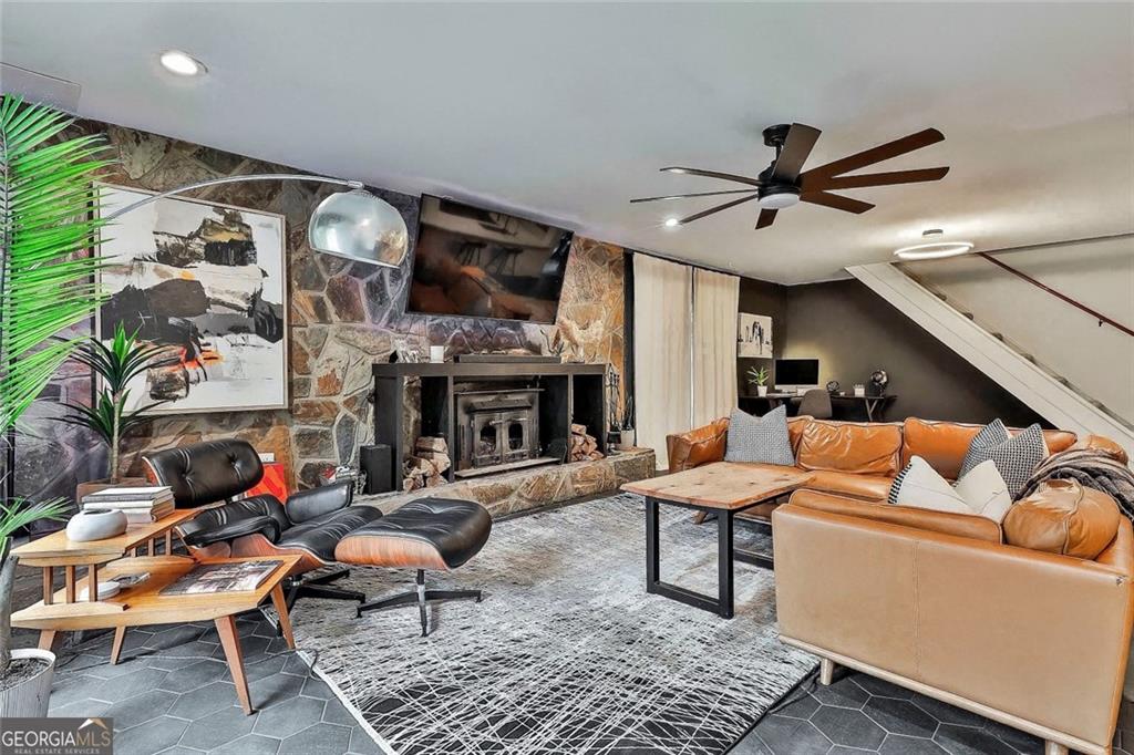 511 East Boyd Road Hogansville, GA 30230 - Photo 9 of 28 a living room with furniture and a fireplace