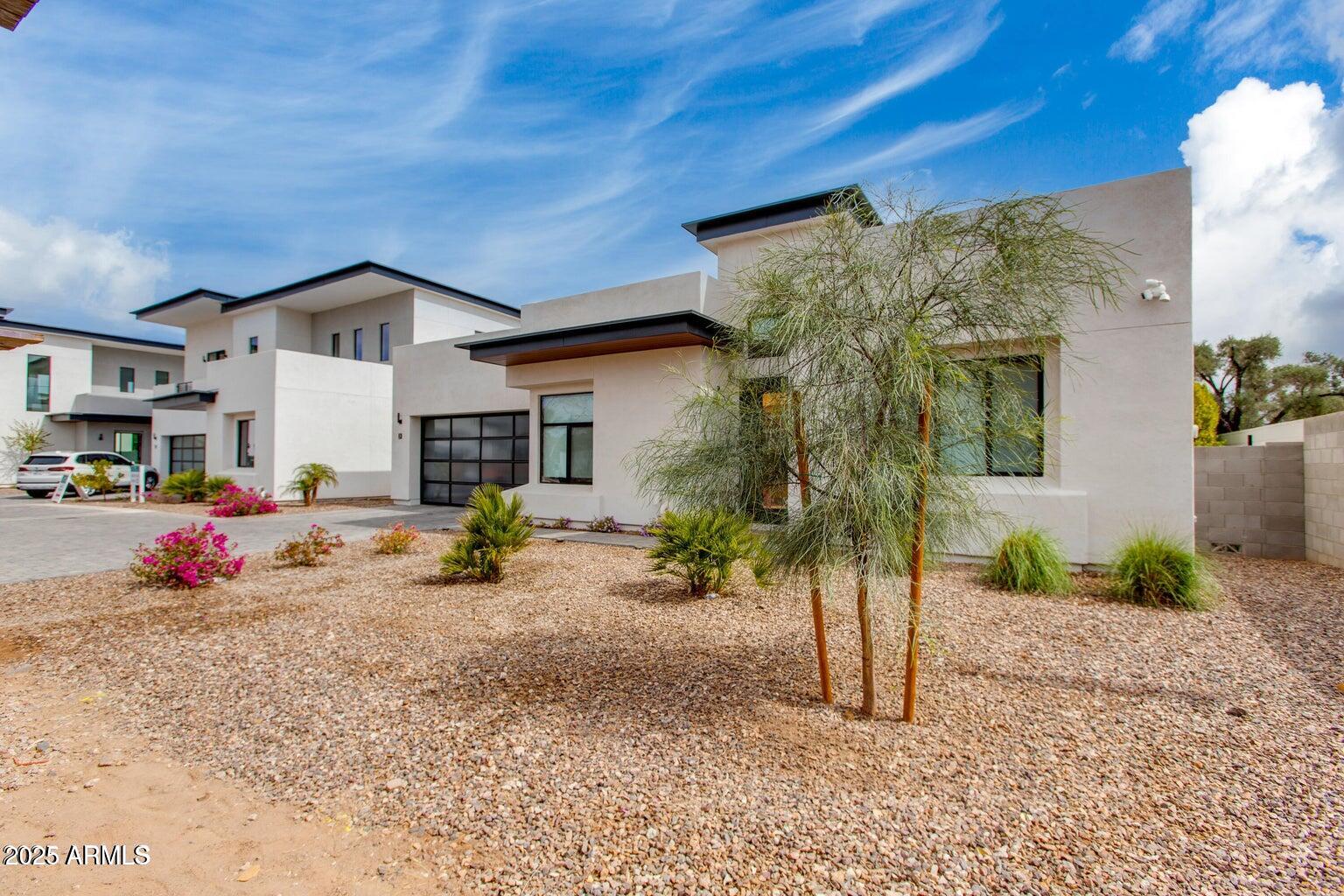100 West Northern Avenue, Unit 17 Phoenix, AZ 85021 - Photo 3 of 20 a view of a house with patio