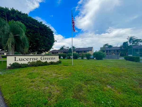 $2,000 | 4698 Lucerne Lakes Boulevard East, Unit 203, Lake Worth, FL 33467
