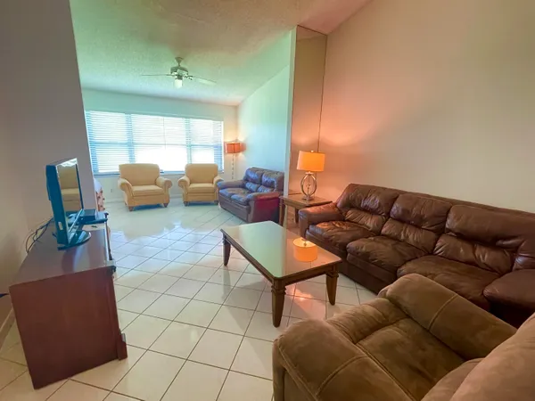 $2,000 | 4698 Lucerne Lakes Boulevard East, Unit 203, Lake Worth, FL 33467