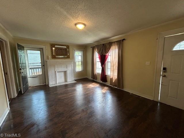 814 Pine Cir Drive High Point, NC 27265 - Photo 5 of 30 Living Room