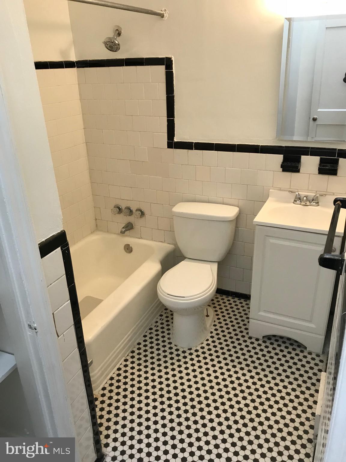 1119 Gleneagle Road Baltimore, MD 21239 - Photo 11 of 15 Unit 2 Bathroom