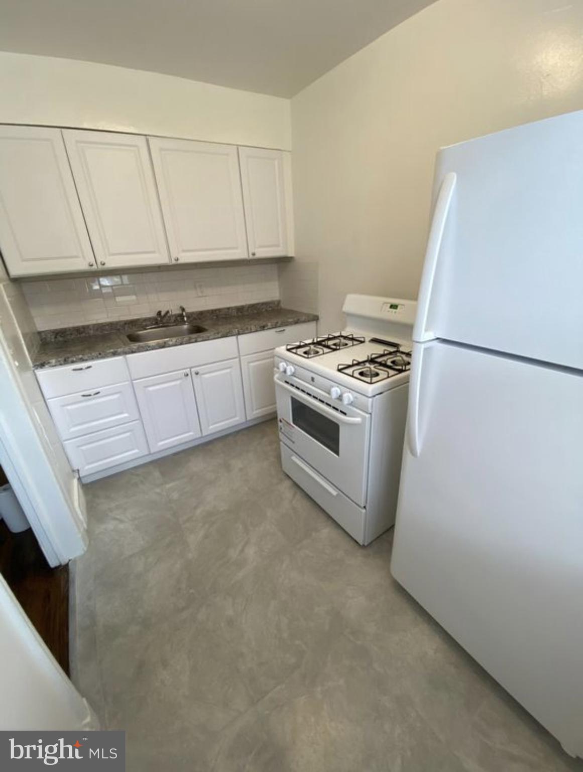 1119 Gleneagle Road Baltimore, MD 21239 - Photo 4 of 15 Unit 1 Kitchen