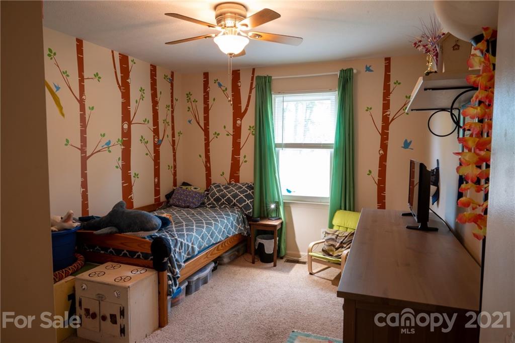 55 Nix Road Hendersonville, NC 28792 - Photo 10 of 13 Gallery Image 10