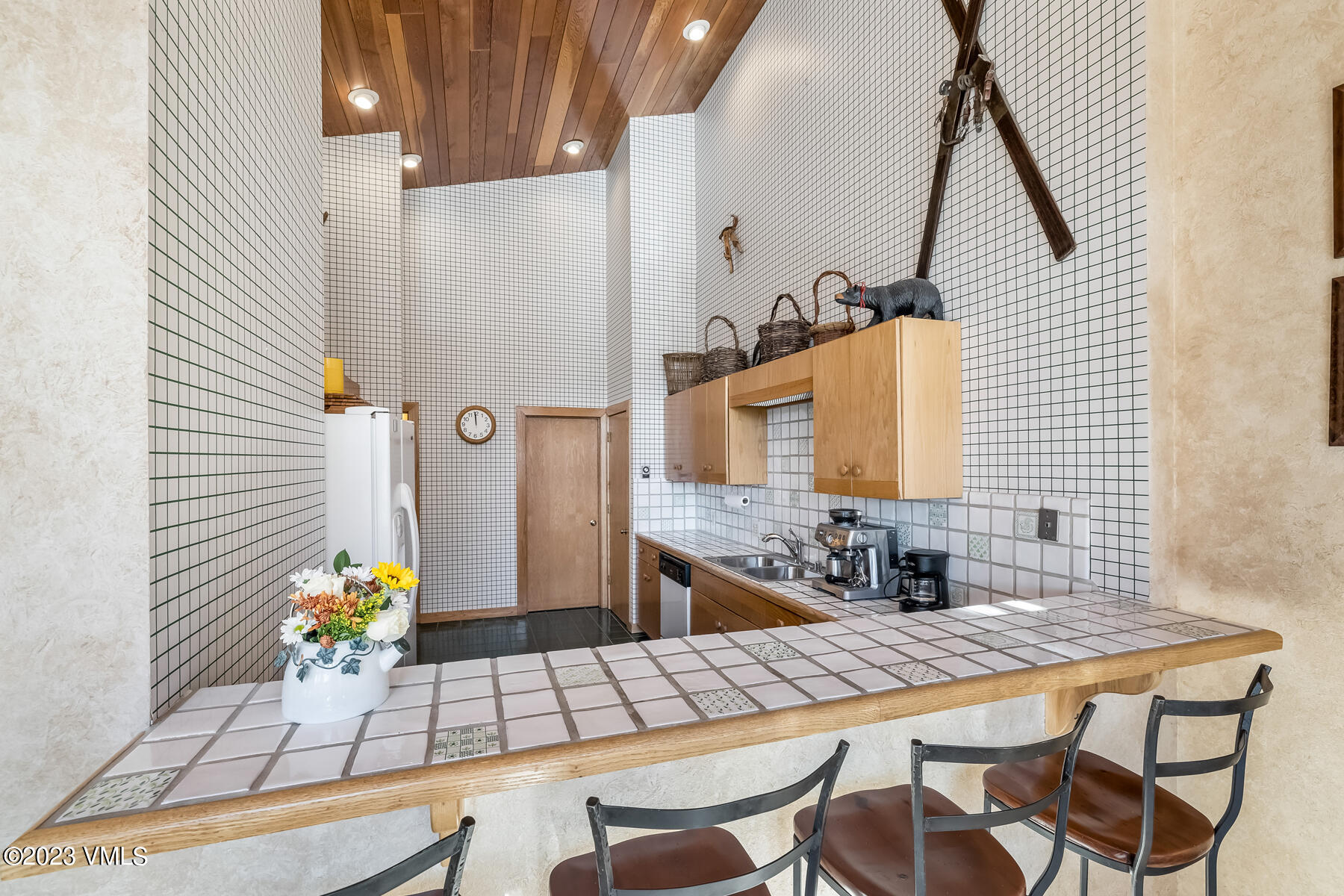 736 Sandy Lane, Unit 1 Vail, CO 81657 - Photo 6 of 36 a view of living room