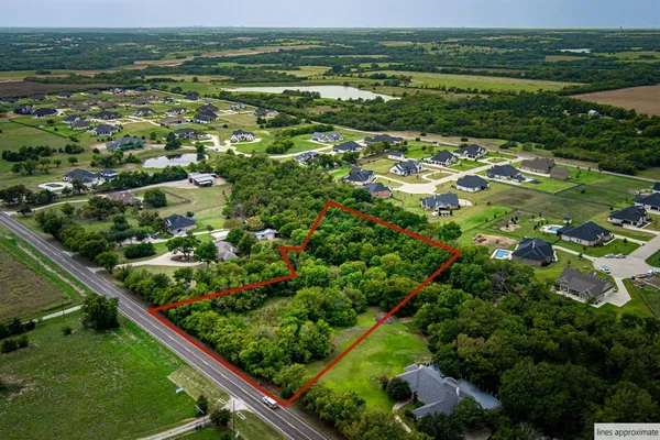 a view of a green field with lots of green space